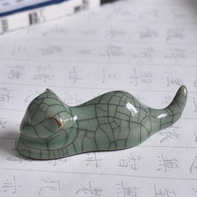 Подставка для кистей "Котик № 6" цвет: бледно-зеленый (Гэяо-узор серыми трещинами)