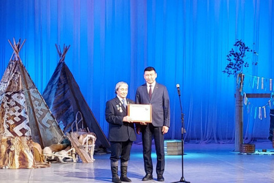 В Саха театре отметили 75-летие заслуженного артиста Якутии Валентина Исакова / ЯСИА   