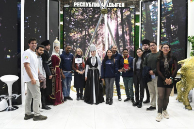 На выставке-форуме «Россия» проходят экскурсии для участников Всемирного фестиваля молодежи / ЯСИА Москва Город Москва Москва