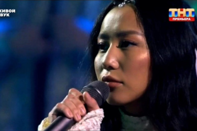 Анастасия Ким исполнила песню «Якутяночка» на шоу «Новая Фабрика Звезд» / Айаал Аргунов   