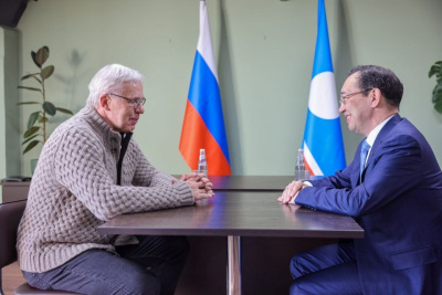 Айсен Николаев встретился с депутатом Госдумы, олимпийским чемпионом Вячеславом Фетисовым / ЯСИА   