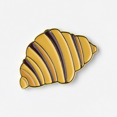 Значок эмалированный "Круассан"