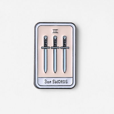 Значок эмалированный "Таро Мечи"