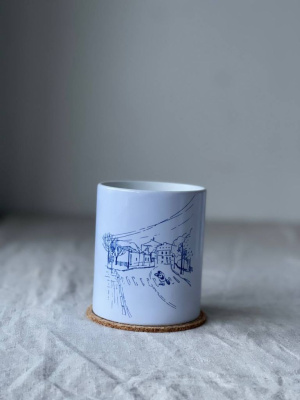 Свеча в керамическом стакане с авторским рисунком "Бабушка", аромат Инжир