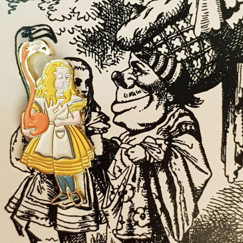 Значок эмалированный "Алиса С фламинго"