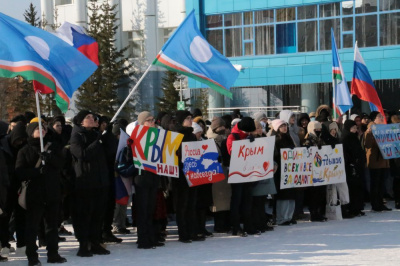 В Мирном прошел митинг в честь десятилетия Крымской весны /    