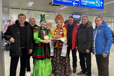 В Якутск прилетели легенды хоккея и олимпийская чемпионка по спортивной гимнастике / ЯСИА Якутск Якутск Республика Саха (Якутия)