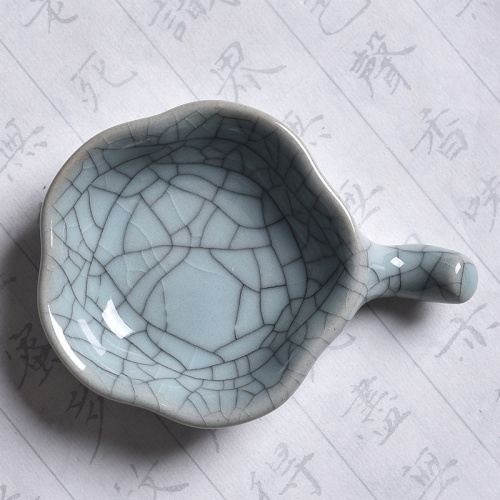 Тушечница с ручкой-подставкой для кисти "Цветок сливы" цвет: бледно-голубой (Гэяо-узор серыми трещин