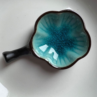 Тушечница с ручкой-подставкой для кисти "Бирюзовый цветок сливы"