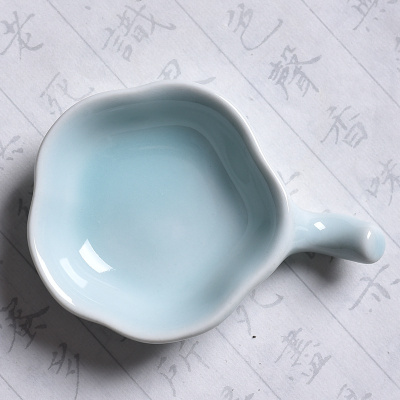 Тушечница с ручкой-подставкой для кисти "Цветок сливы" цвет: бледно-голубой