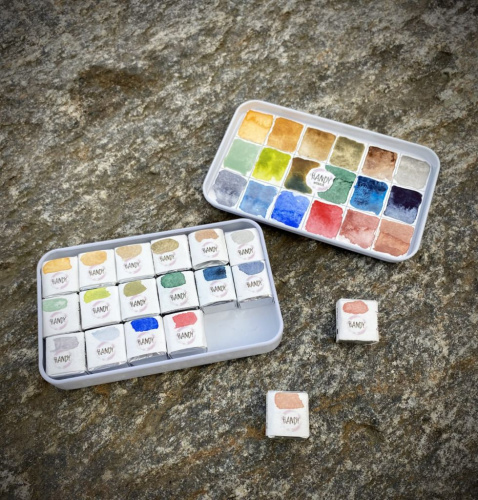 Набор акварели "Handy" Карелия, 18 кювет 2 мл, в металлическом боксе