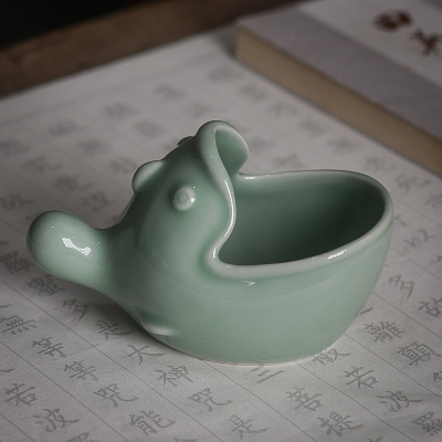 Тушечница с держателем для кисти "Рыба с большим ртом" цвет: бледно-зеленый