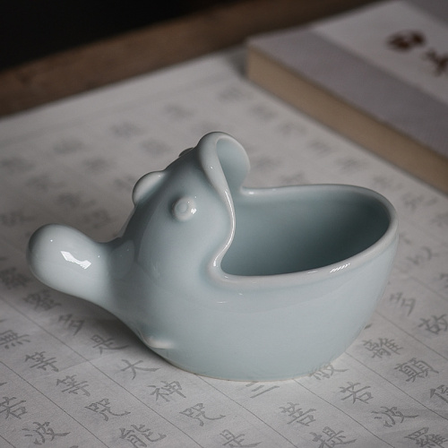 Тушечница с держателем для кисти "Рыба с большим ртом" цвет: бледно-голубой