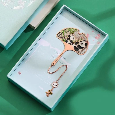 Закладка для книг с подвеской "Мама панда" (металл)