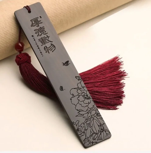 Закладка для книг с кисточкой "Великие свершения" (сандаловое дерево)