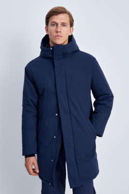 Утепленное пальто с капюшоном