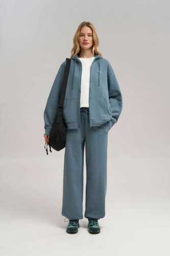 Трикотажные брюки объемного кроя из футера