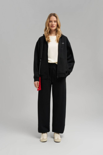 Трикотажные брюки объемного кроя из футера