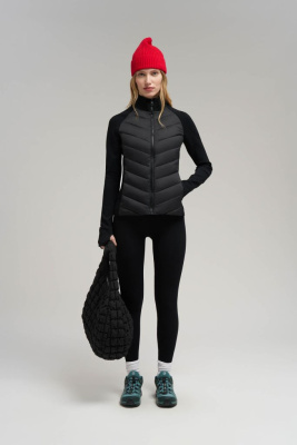 Стеганая куртка с искусственным утеплителем и водоотталкивающей пропиткой