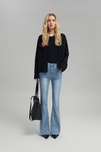 Джинсы расклешенного кроя