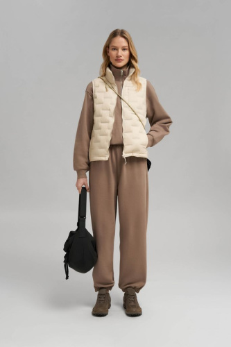 Стеганый пуховый жилет