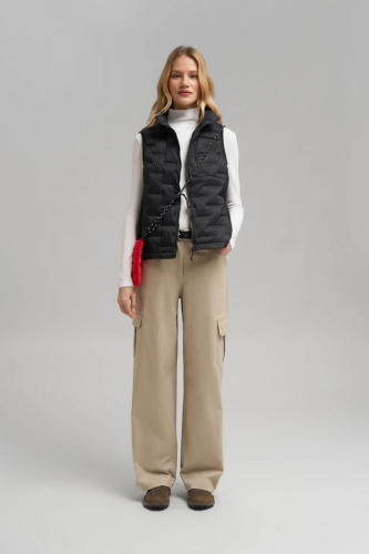 Стеганый пуховый жилет