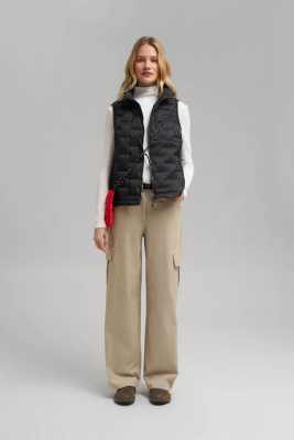 Стеганый пуховый жилет