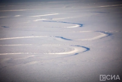 Спасатели вызволили из снега рыбака и его автомобиль / ЯСИА   