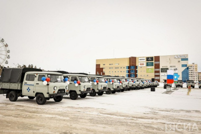 Ветеринарные службы 21 района и Якутска получили новые специализированные автомашины / Иван Неустроев Якутск Якутск Республика Саха (Якутия)