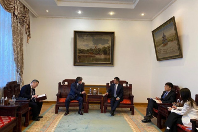 Первый вице-премьер Якутии Джулустан Борисов провел встречу с послом Китая в РФ Чжаном Ханьхуэйем / ЯСИА   