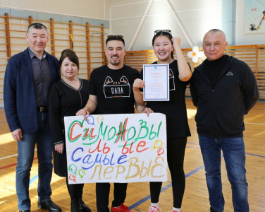 Семья Симоновых завоевала первое место в районной эстафете «С папой к победе» /    