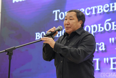 Путин наградил орденом «За заслуги перед Отечеством» Петра Юмшанова / Дьулустаан Сергеев   