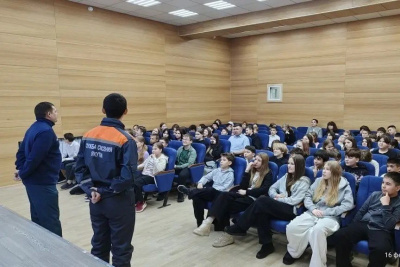 В Якутии проходят встречи со спасателями в рамках акции «Безопасный лёд» / ЯСИА   