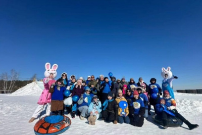 Акцию «Зажги синим» в поддержку людей с аутизмом провели в Якутске / ЯСИА Якутск Якутск Республика Саха (Якутия)