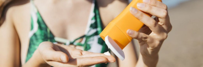Во Франции предложили ограничить вредный компонент солнцезащитных кремов /    