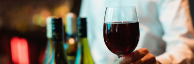 Две трети россиян считают российское вино очень качественным /    