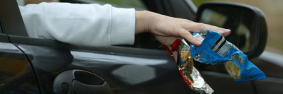 Штраф за выброс мусора из машины: санкции за нарушение в 2022 году /    