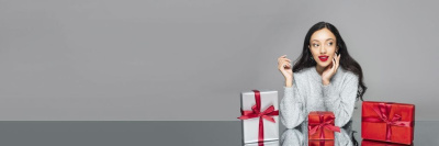 Помада и головные уборы среди наименее желаемых подарков на 8 Марта /    