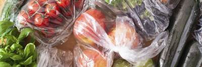 Во Франции запретили упаковывать фрукты и овощи в пластиковую упаковку /    