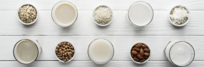 В Starbucks перестали называть молоком растительные напитки /    