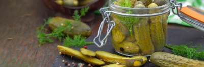 Солить или мариновать? 5 рецептов огурцов на зиму /    