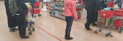 Разметка и дезинфекция: как торговые сети следят за безопасностью покупателей /    