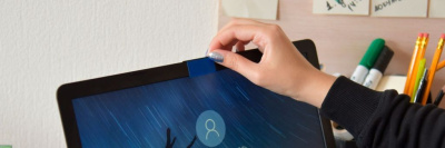 Роскачество рекомендует заклеивать микрофон и камеру ноутбука /    