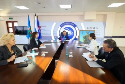 Айсен Николаев рассмотрел обращения якутян в приемной председателя партии «Единая Россия» / ЯСИА   