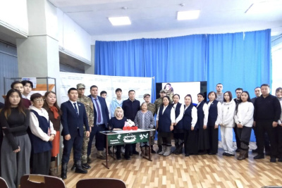 В Верхоянском районе Якутии открыли «Парту Героя» в память об участнике СВО / ЯСИА   