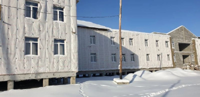 Сергей Местников проверил строительство объектов в Нюрбинском районе /    