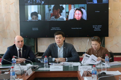 Участники совещания обсудили перспективы развития образования в алмазном крае /    