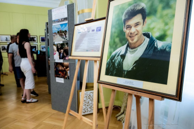 Открыт приём заявок на конкурс репортажной фотографии «Памяти Александра Ефремова - 2025» /    