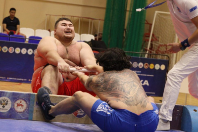 В Хандыге выявили абсолютных чемпионов турнира на призы мастеров Томпонского района по мас-рестлингу / Дьулустаан Сергеев   