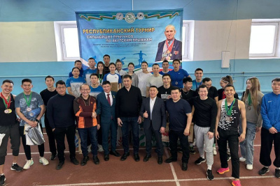 Сильнейшие прыгуны Якутии выступили на экспериментальном турнире памяти Валерия Кочнева / Дьулустаан Сергеев   